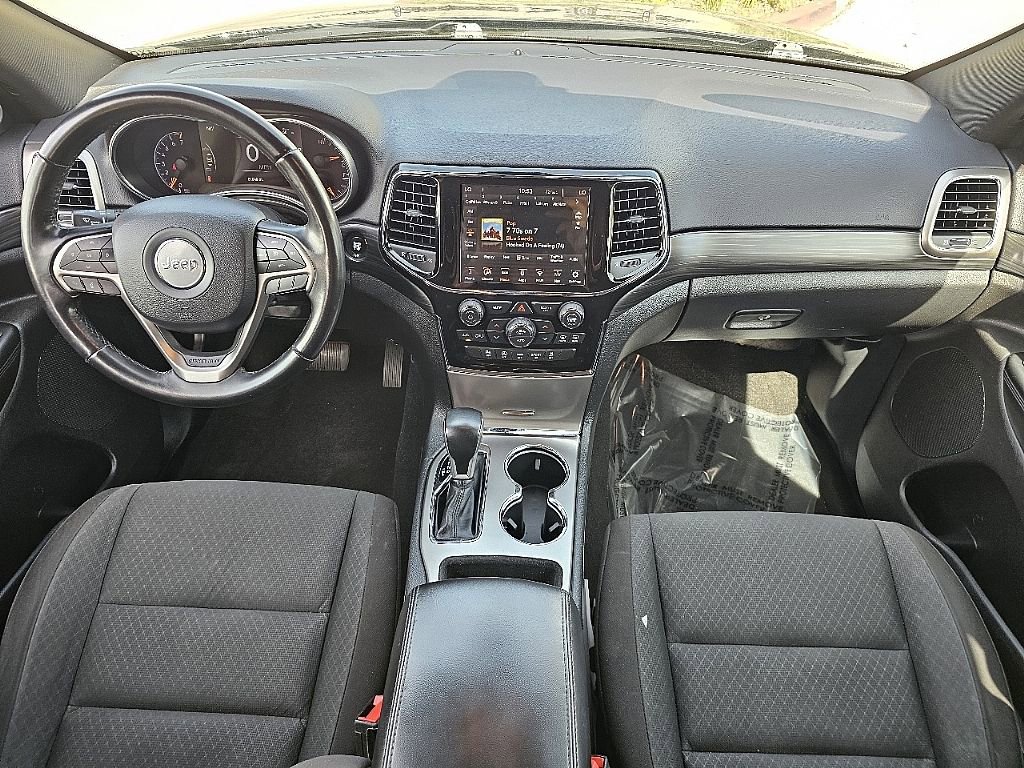 Used 2020 Jeep Grand Cherokee Laredo w/ 18" Wheel & 8.4" Radio Group image 22