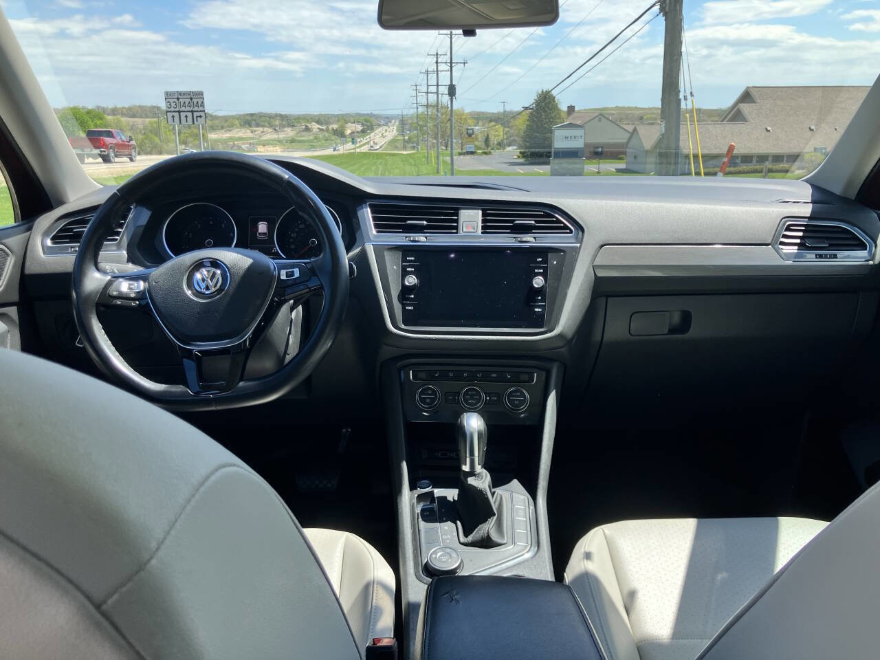 Used 2019 Volkswagen Tiguan SE w/ Panoramic Sunroof Package AWD/4WD image 17