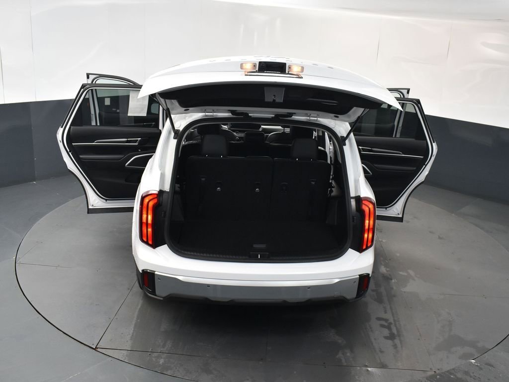 Used 2023 Kia Telluride LX image 16