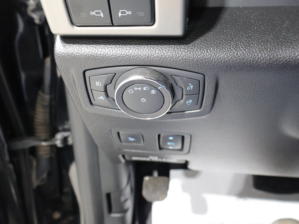 Used 2018 Ford F350 Platinum w/ Platinum Ultimate Package AWD/4WD image 31