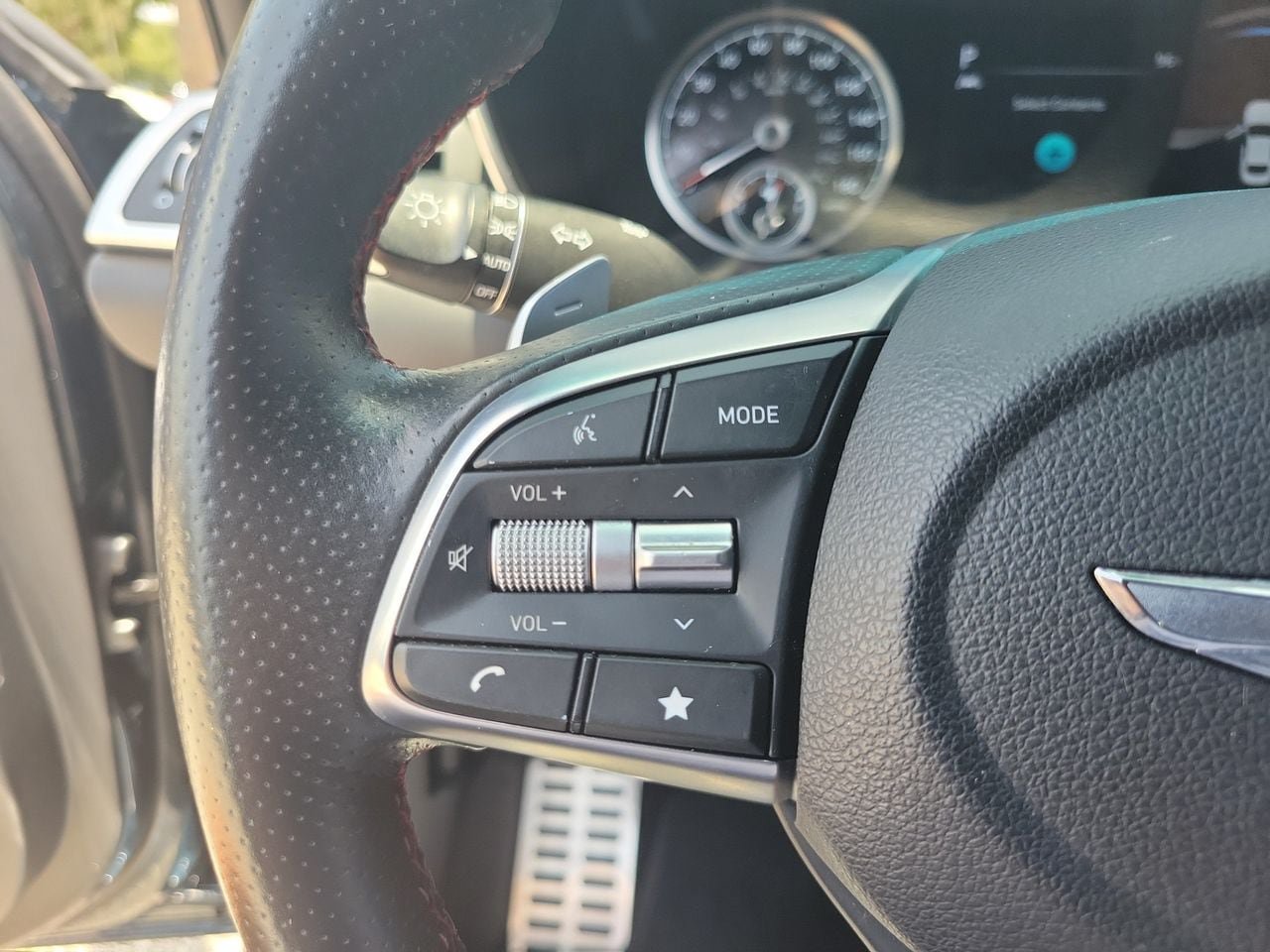 Used 2023 Genesis G70 2.0T w/ Sport Prestige Package RWD image 17