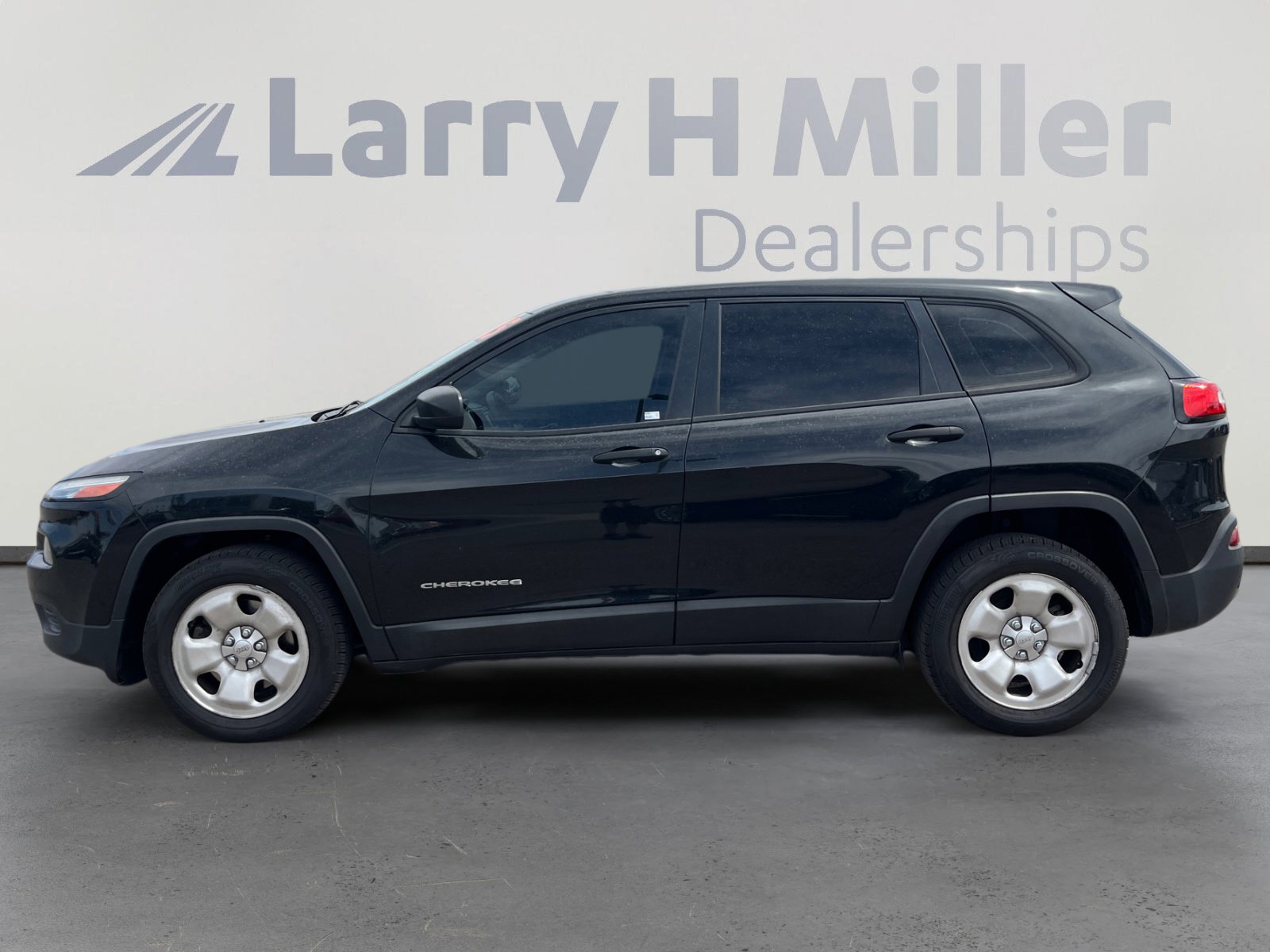 Used 2015 Jeep Cherokee Sport image 2