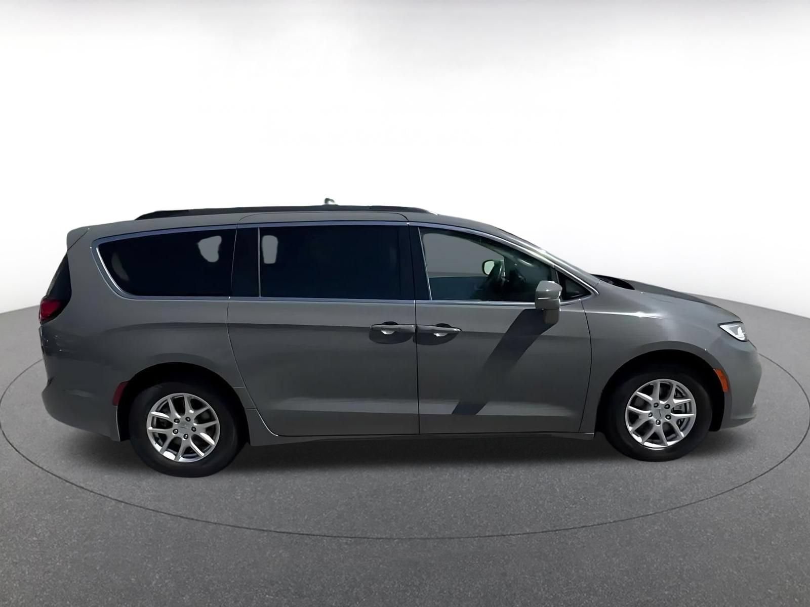 Used 2022 Chrysler Pacifica Touring-L FWD image 13