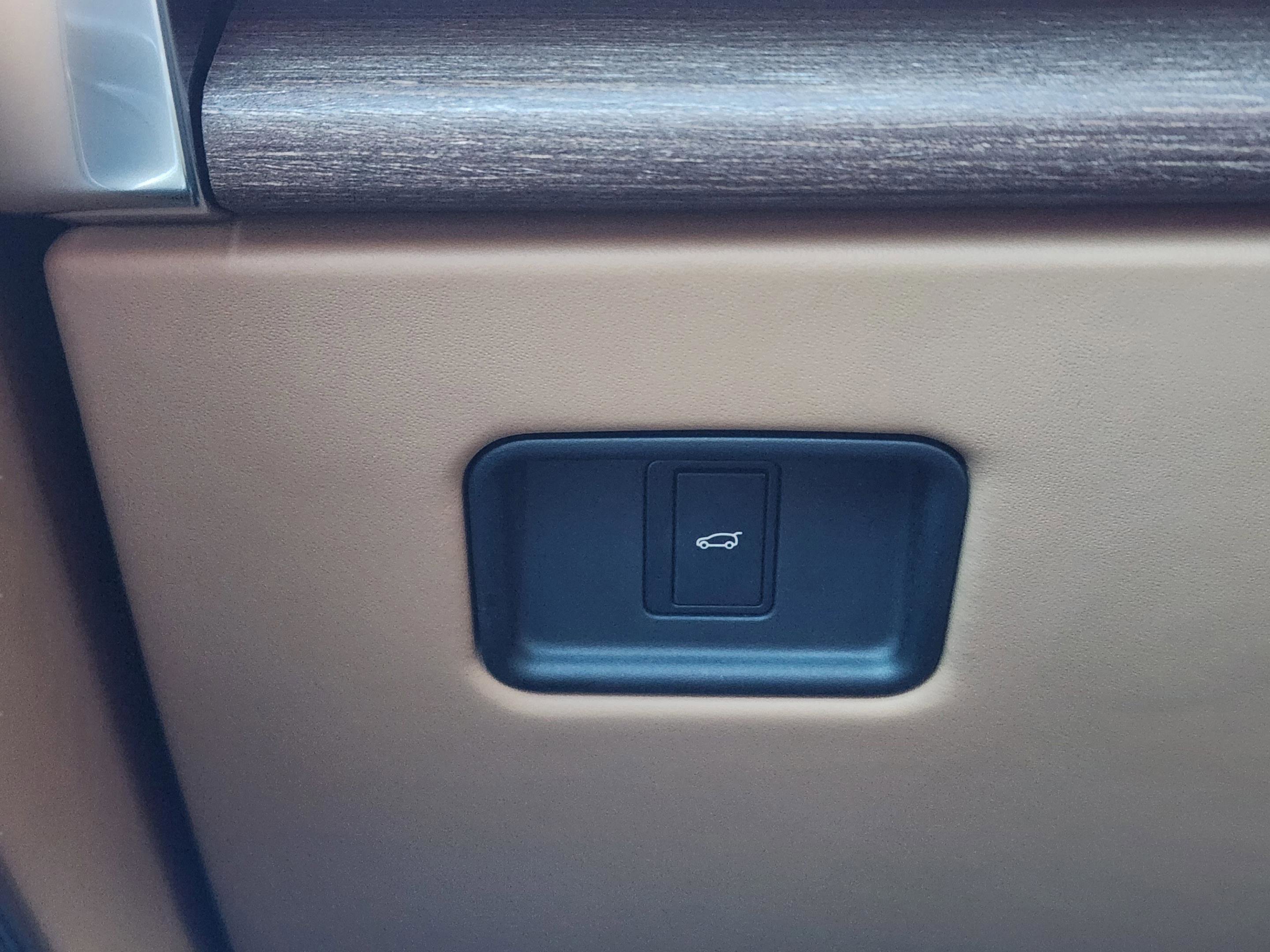 Certified 2023 Land Rover Range Rover Long Wheelbase SE image 22