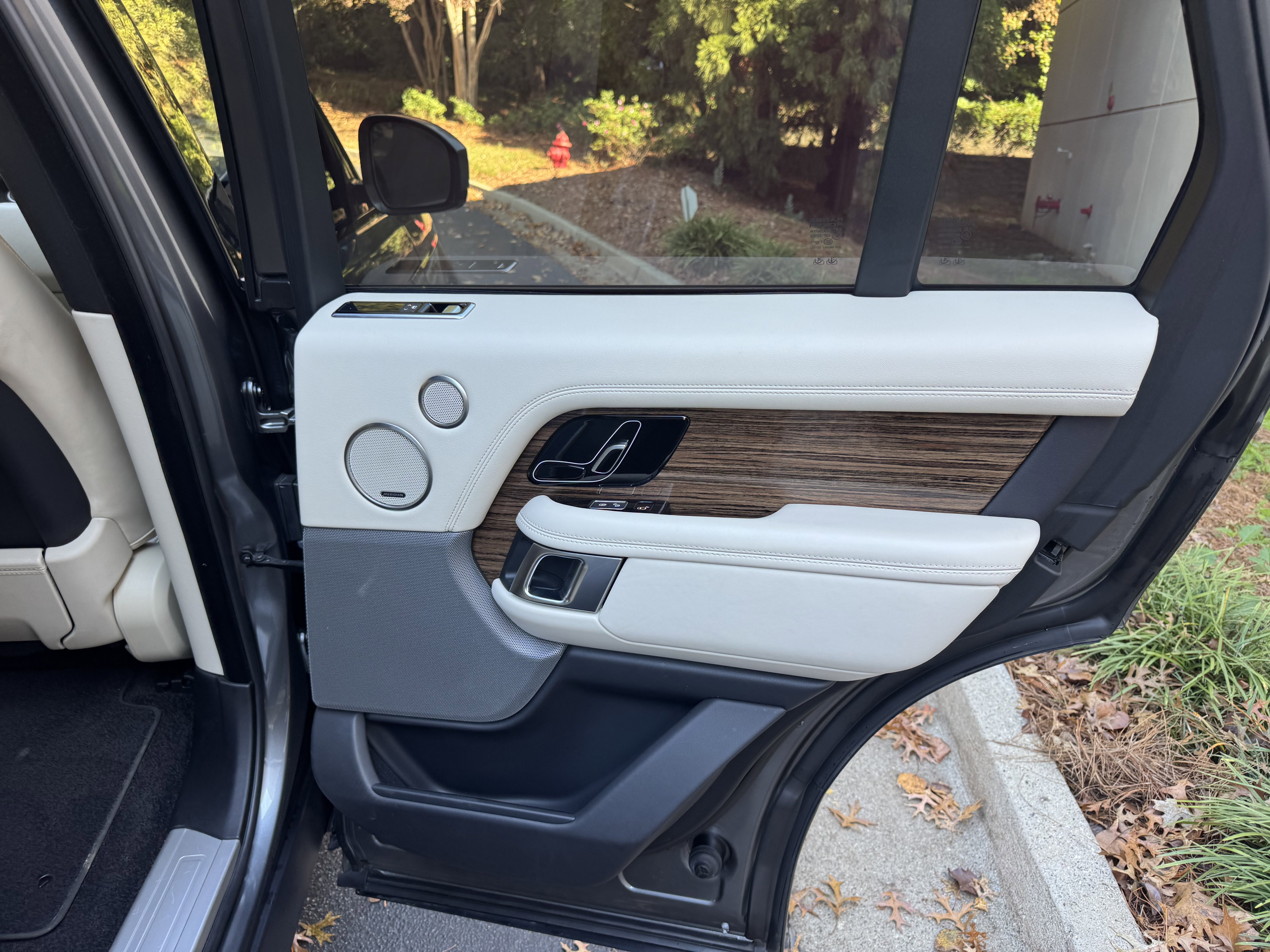 Used 2018 Land Rover Range Rover HSE image 39