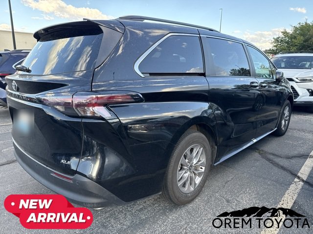 Used 2026 Toyota Sienna XLE FWD image 3
