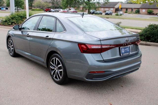 Used 2026 Volkswagen Jetta SE FWD image 4