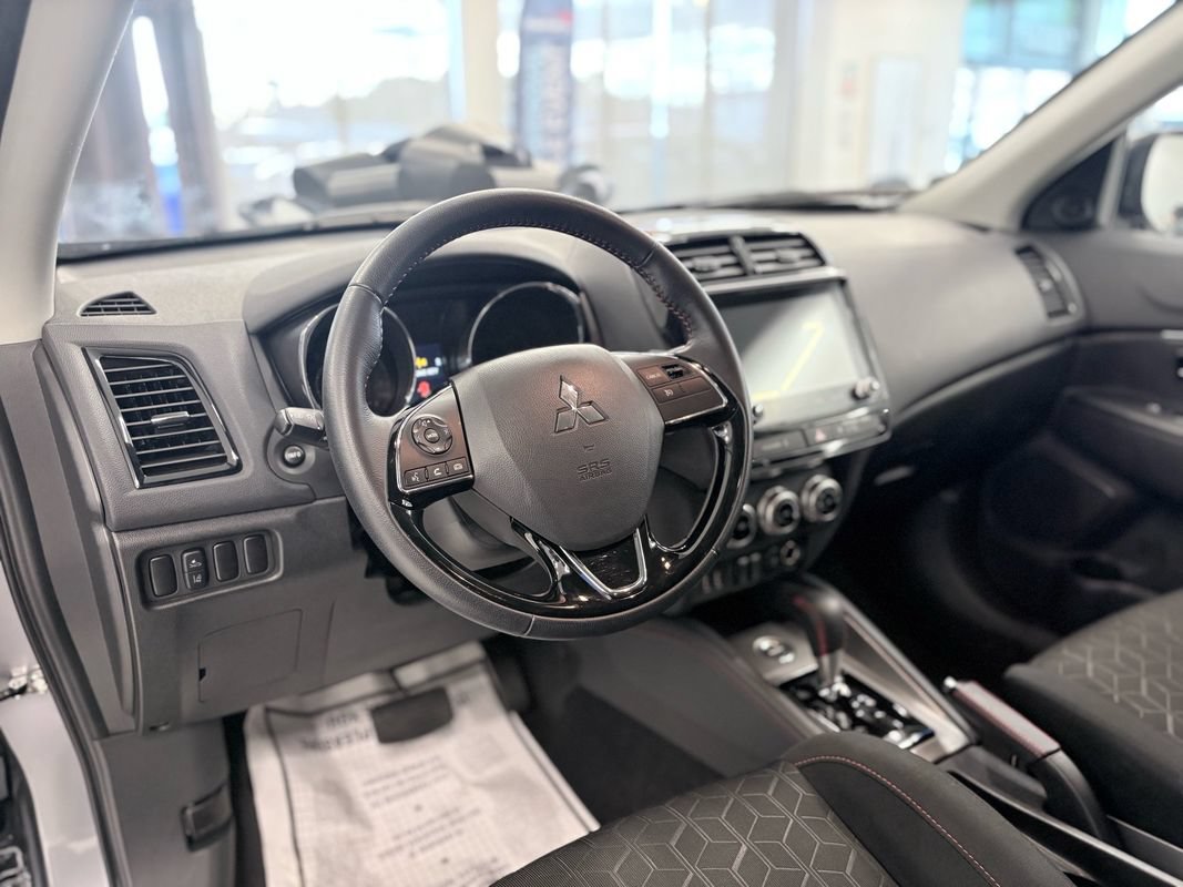 Used 2026 Mitsubishi Outlander Sport LE AWD/4WD image 16