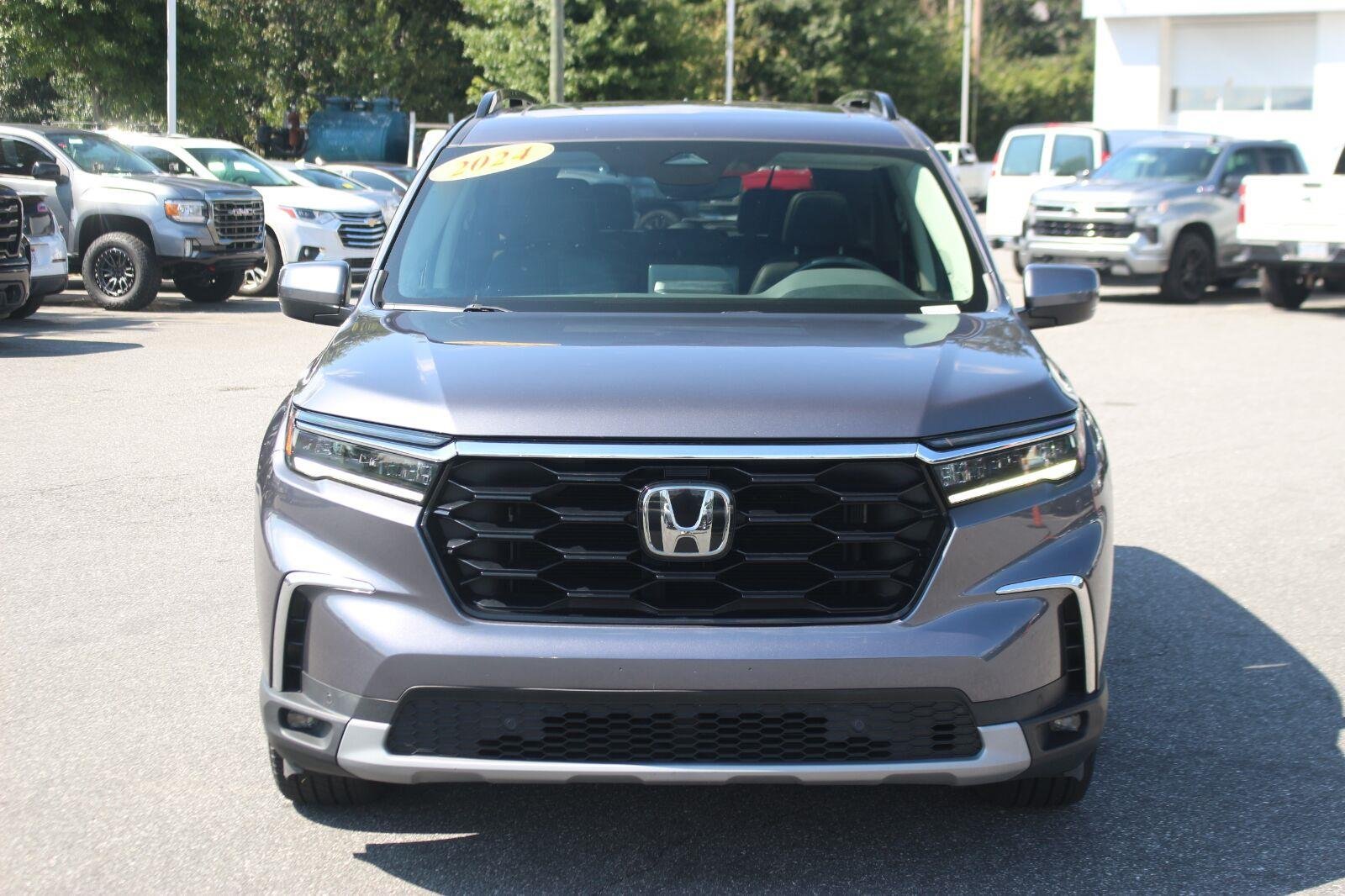 Used 2024 Honda Pilot Touring image 2