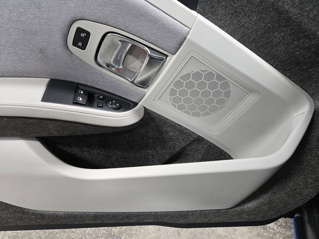 Used 2018 BMW i3 w/ Range Extender image 8