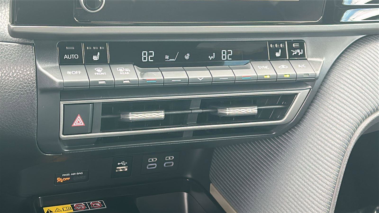 Used 2025 Toyota Camry SE w/ Convenience Package image 23