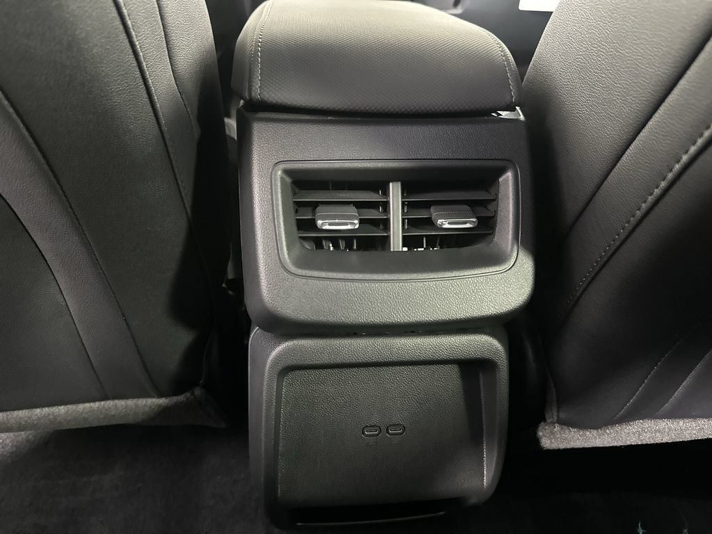 Used 2026 Chevrolet Equinox EV LT w/ LPO, Blackout Package FWD image 24