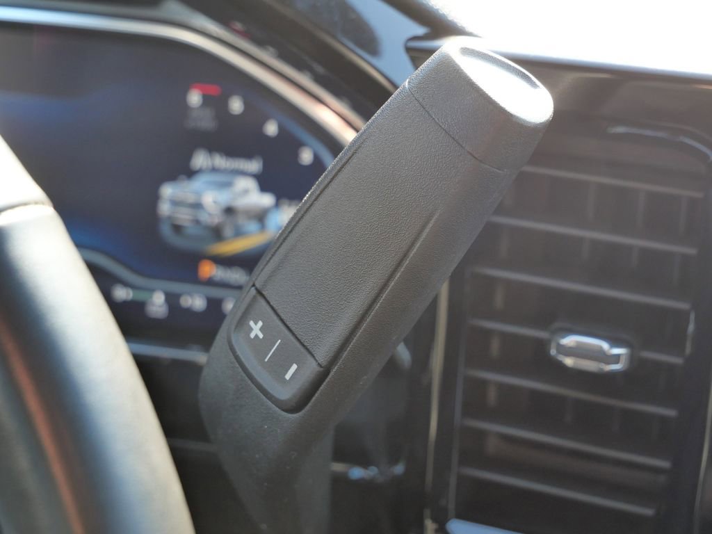 Used 2025 Chevrolet Silverado 2500 LT w/ Convenience Package image 39