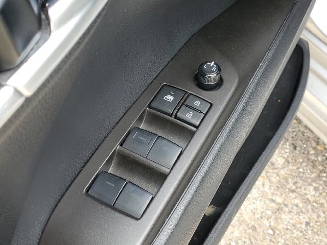 Used 2024 Toyota Camry SE FWD image 9