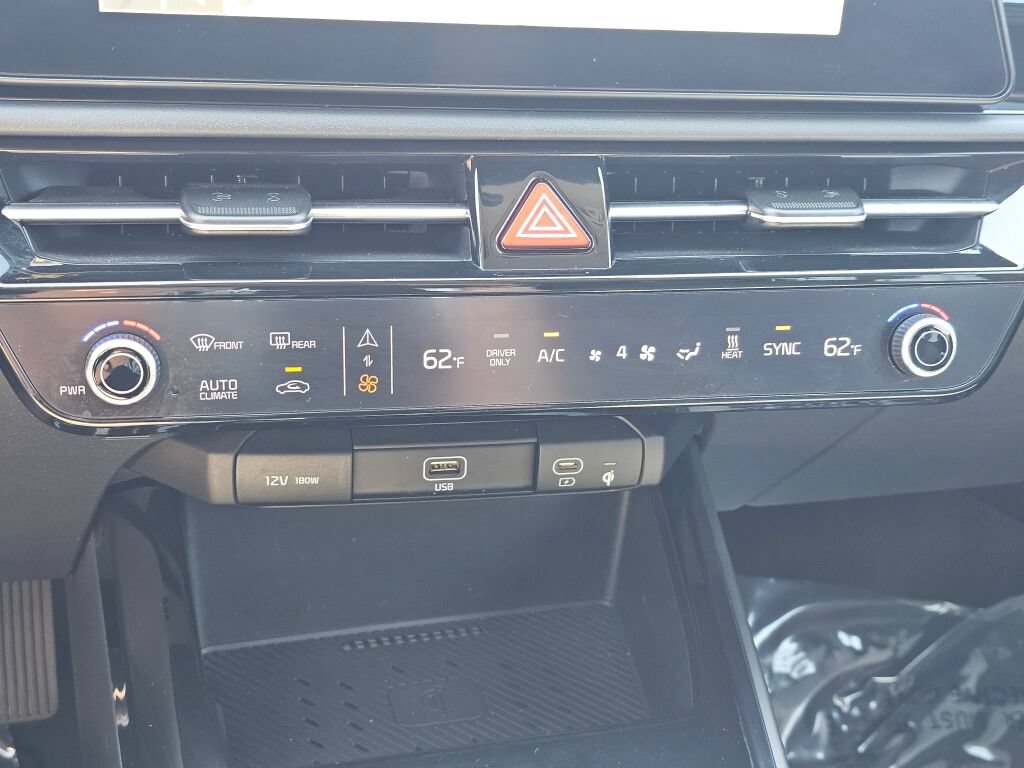 Certified 2024 Kia Niro Wind FWD image 17