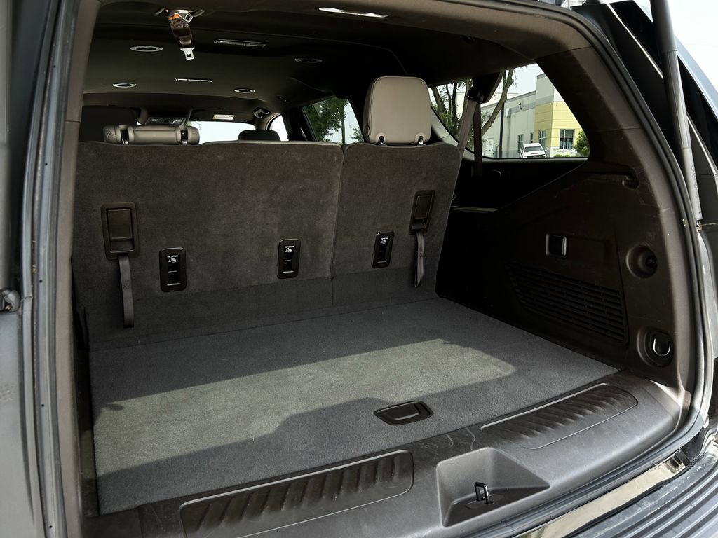 Used 2024 Chevrolet Suburban LT RWD image 37