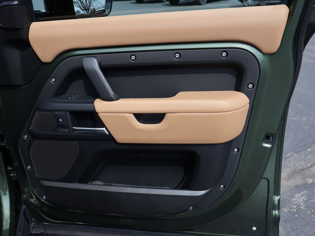 New 2026 Land Rover Defender 110 X-Dynamic SE image 12
