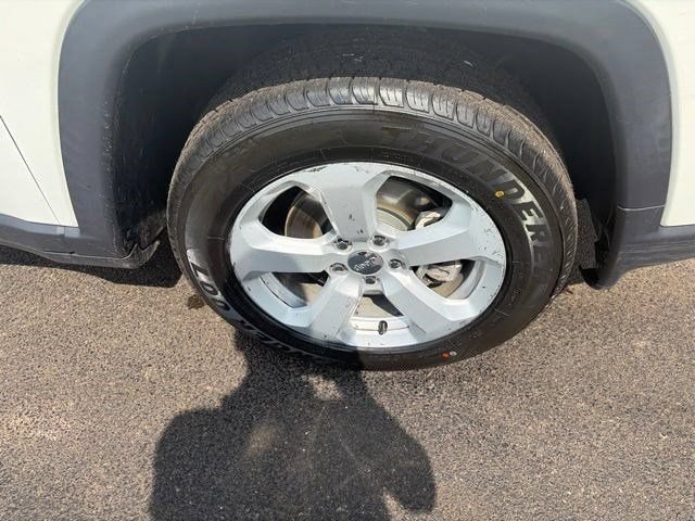 Used 2020 Jeep Compass Latitude w/ Cold Weather Group AWD/4WD image 43