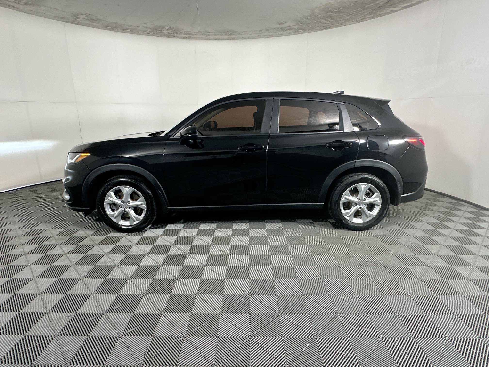 Used 2024 Honda HR-V LX image 6