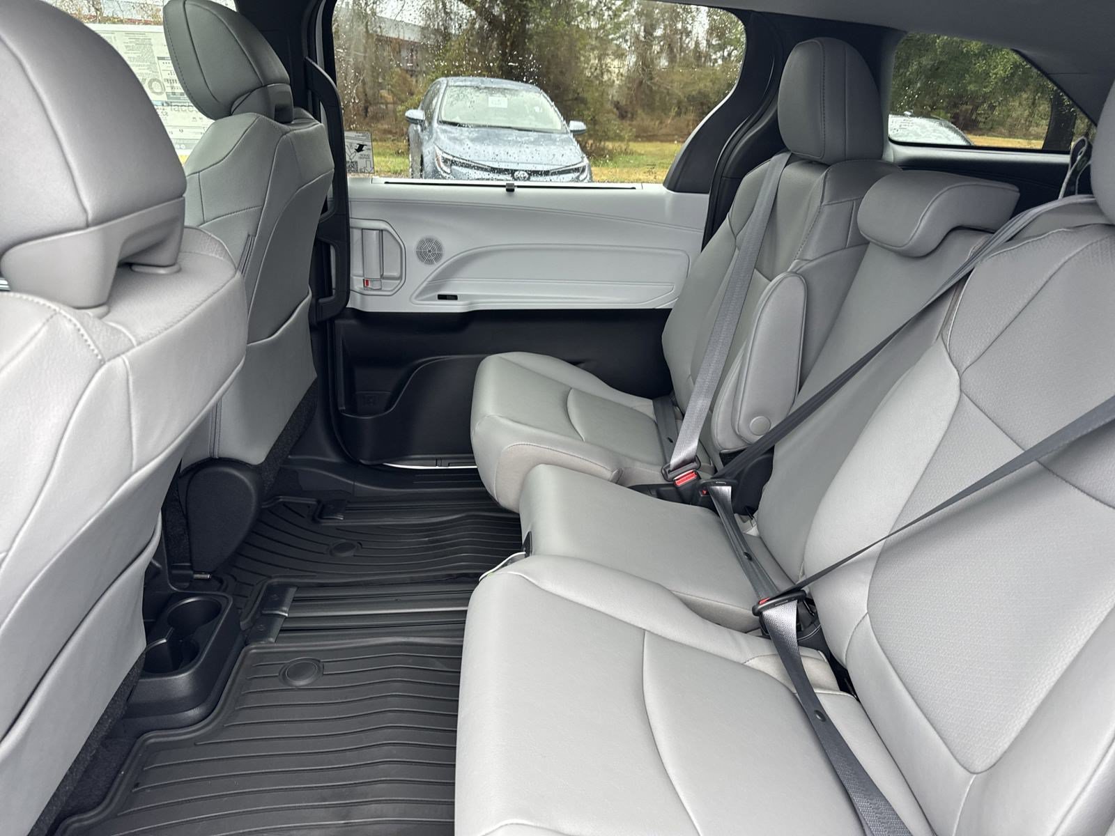 New 2025 Toyota Sienna XLE w/ XLE Plus Package FWD image 23