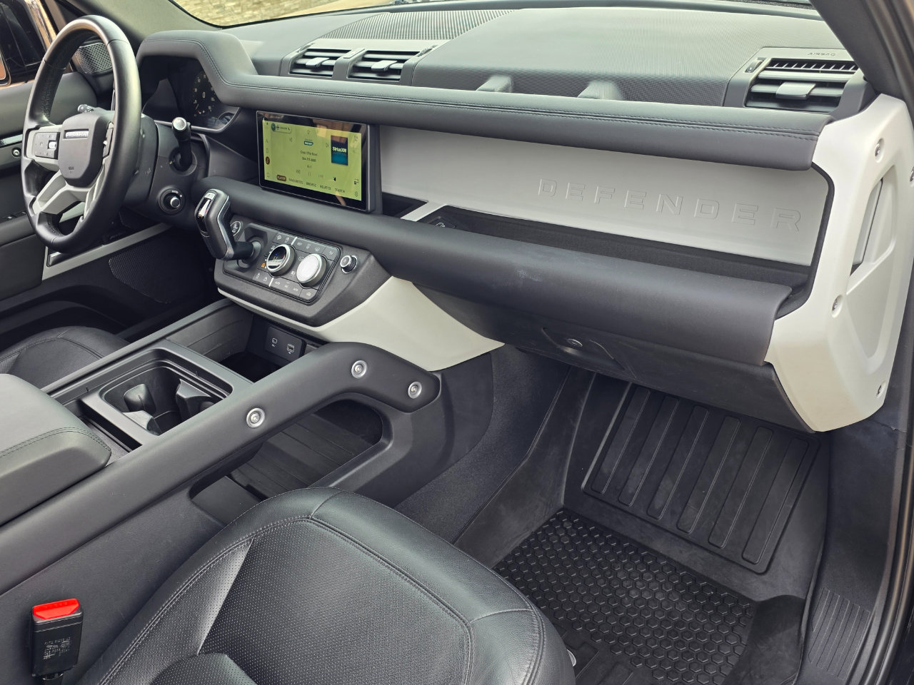 Used 2024 Land Rover Defender 110 S image 24