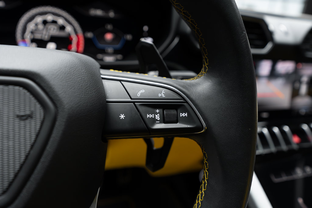 Used 2020 Lamborghini Urus AWD/4WD image 28