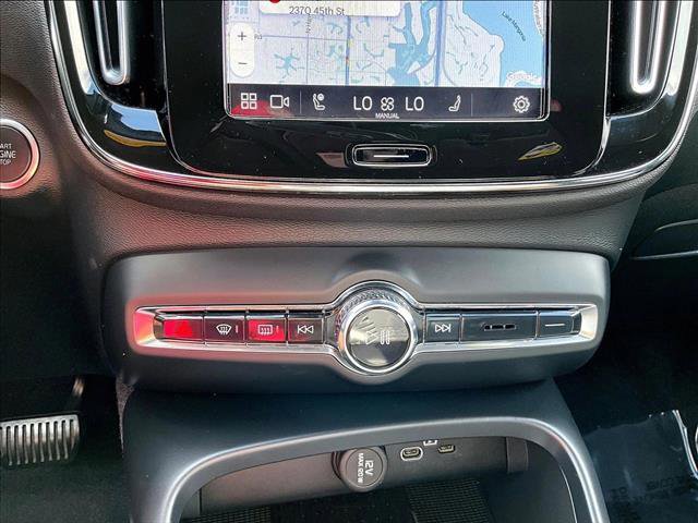 Used 2024 Volvo XC40 B5 Plus AWD/4WD image 24