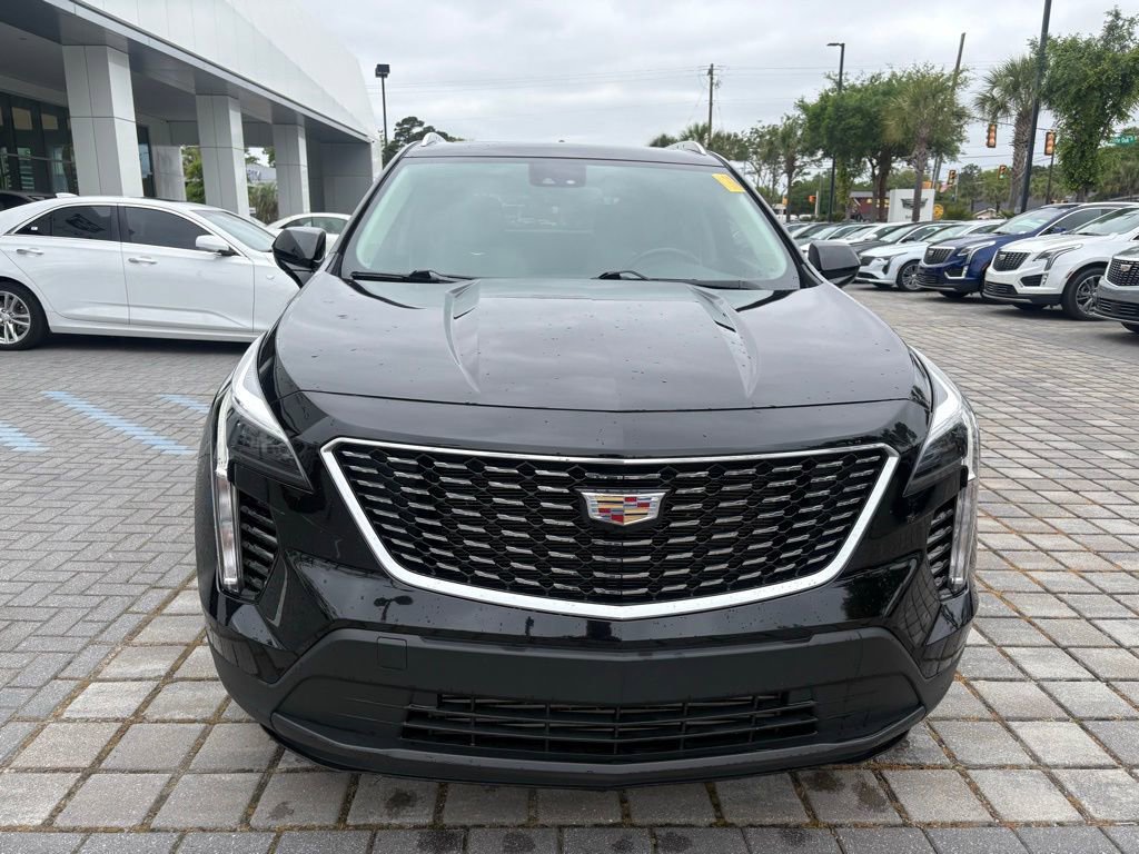 Certified 2023 Cadillac XT4 Luxury w/ Cold Weather Package FWD image 3