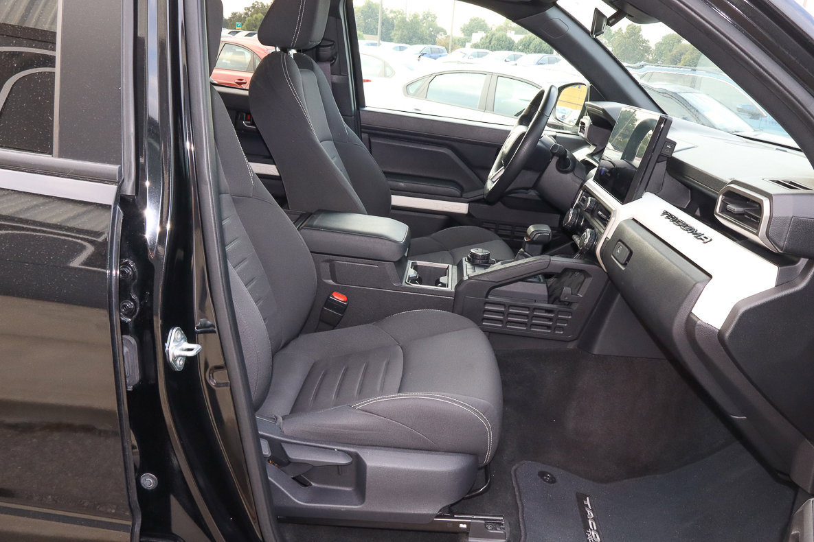 Used 2024 Toyota Tacoma TRD Off-Road image 27