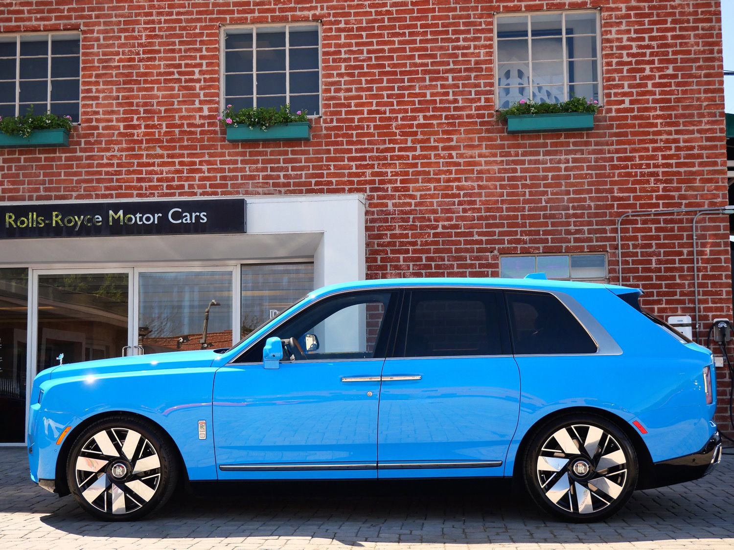 Used 2026 Rolls-Royce Cullinan AWD/4WD image 3