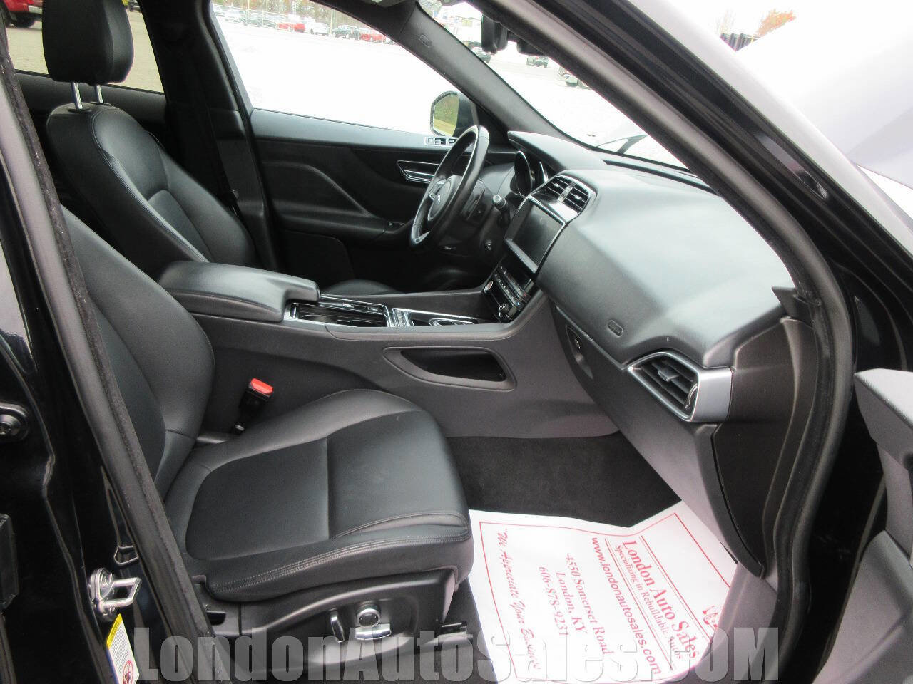 Used 2020 Jaguar F-PACE Premium image 16