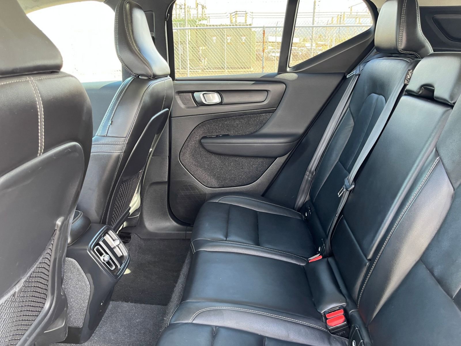 Used 2024 Volvo XC40 B5 Core AWD/4WD image 29