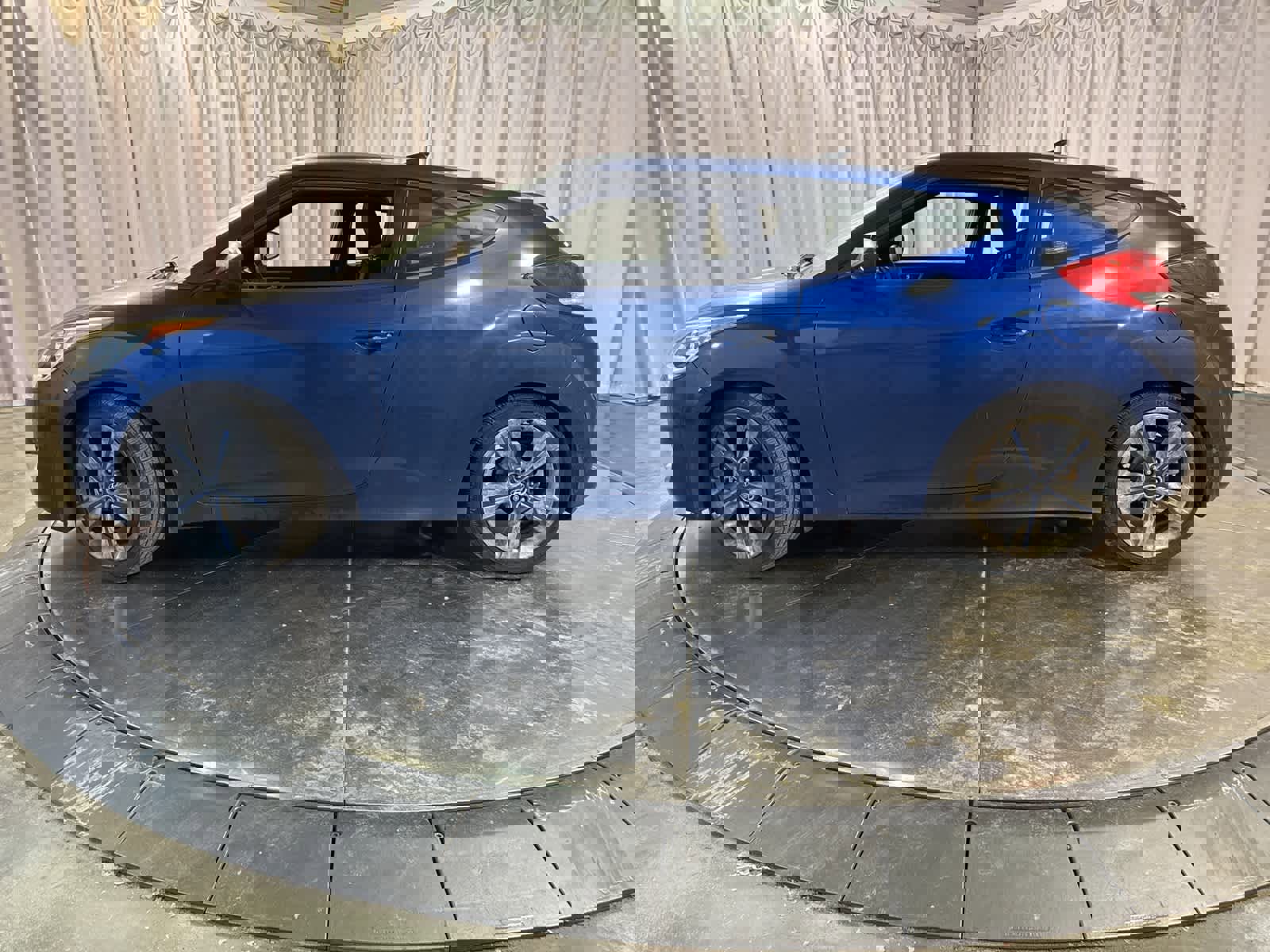 Used 2016 Hyundai Veloster w/ Option Group 03 image 8