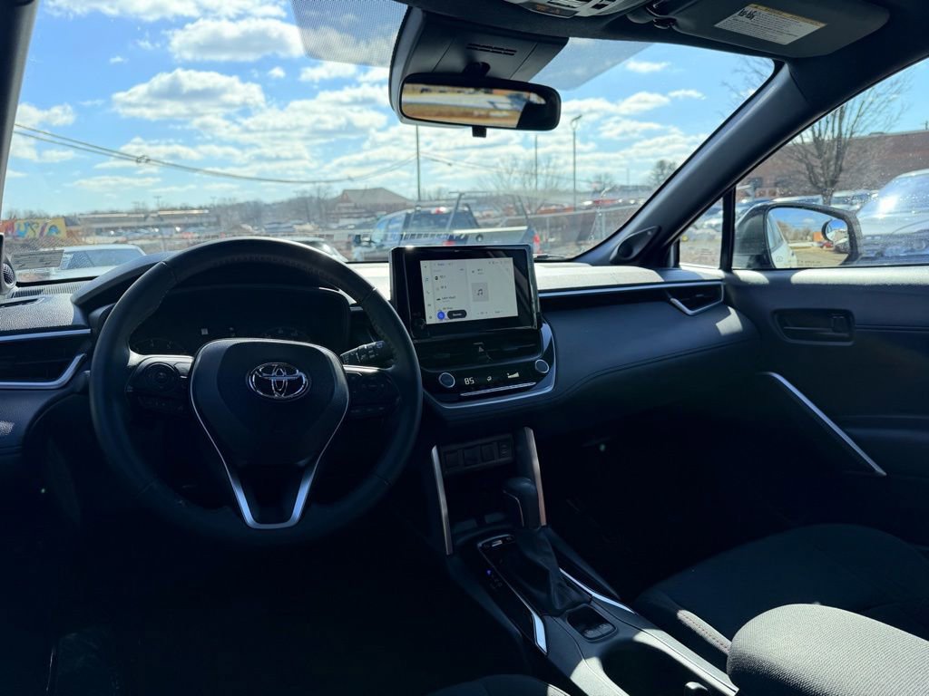 Used 2025 Toyota Corolla Cross AWD Hybrid w/ Moonroof Package image 22