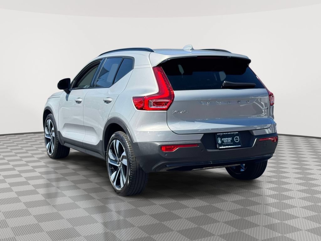 Certified 2023 Volvo XC40 B5 Plus w/ Driver Assist Package AWD/4WD image 5