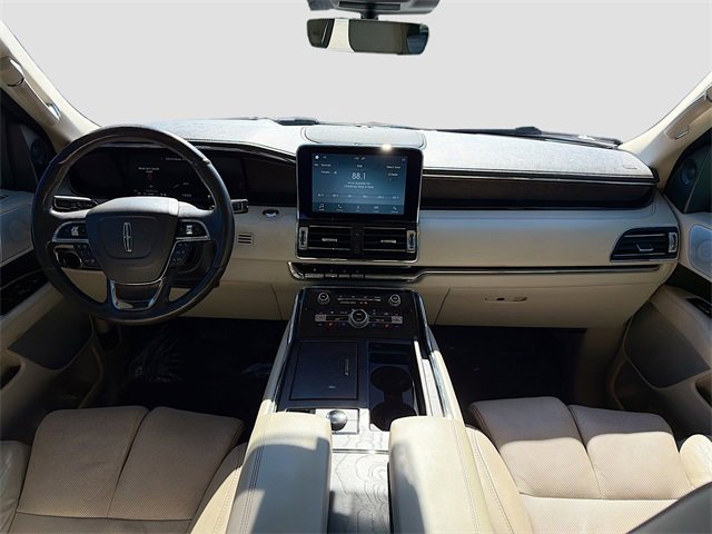 Used 2019 Lincoln Navigator Reserve image 17