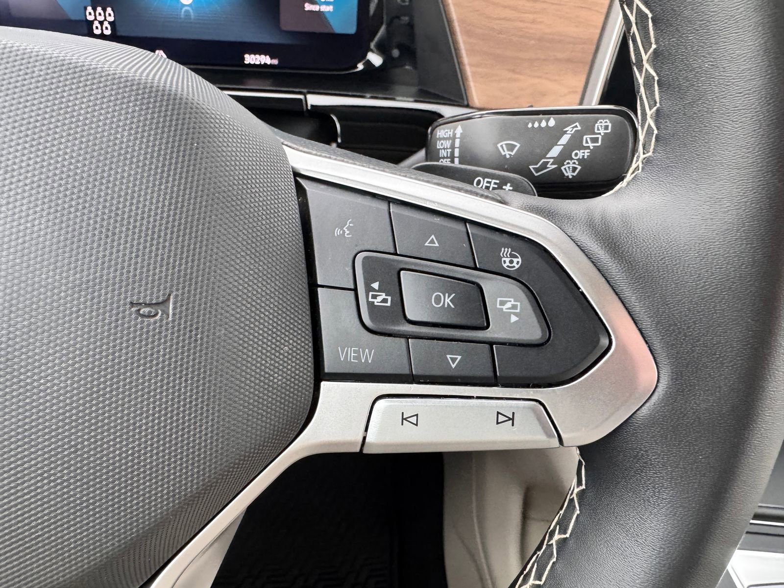 Used 2024 Volkswagen Atlas SE image 17