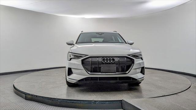 Used 2022 Audi e-tron Premium w/ Convenience Plus Package image 12