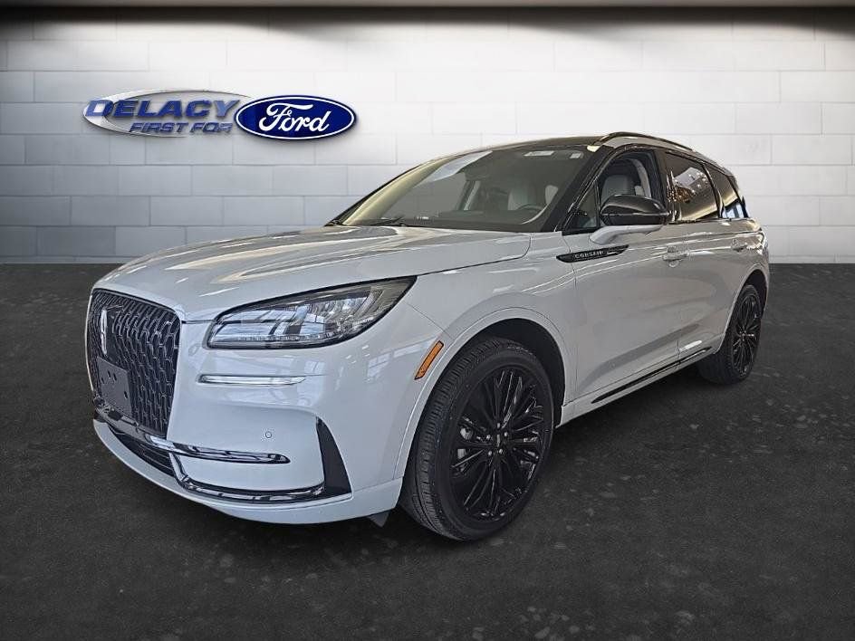 Used 2025 Lincoln Corsair AWD w/ Equipment Group 101A image 1