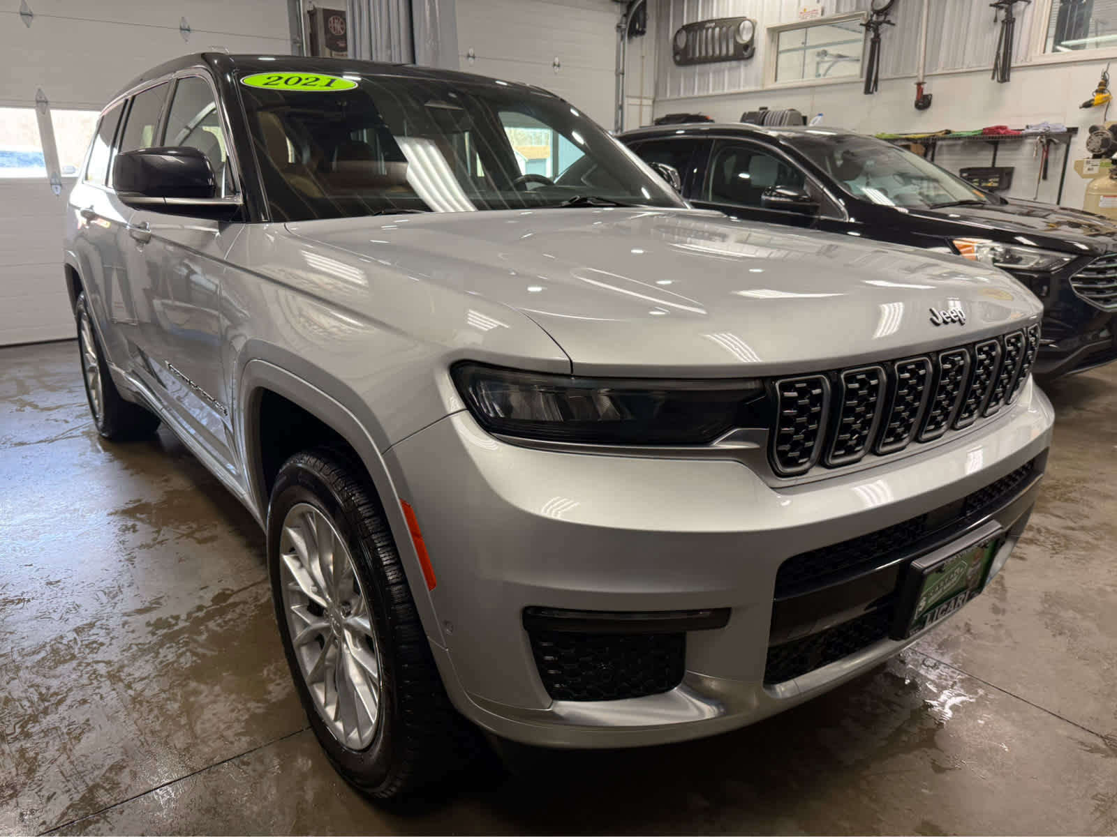 Used 2021 Jeep Grand Cherokee L Summit w/ Luxury Tech Group V image 3