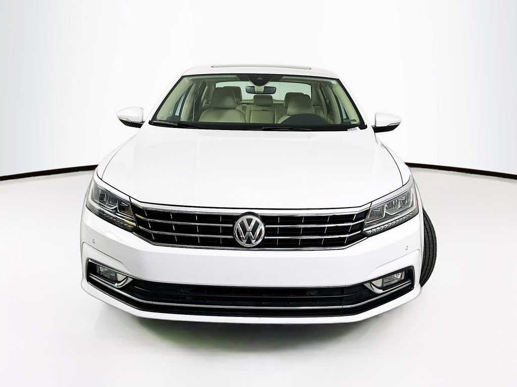 Used 2017 Volkswagen Passat 1.8T SEL Premium FWD image 5