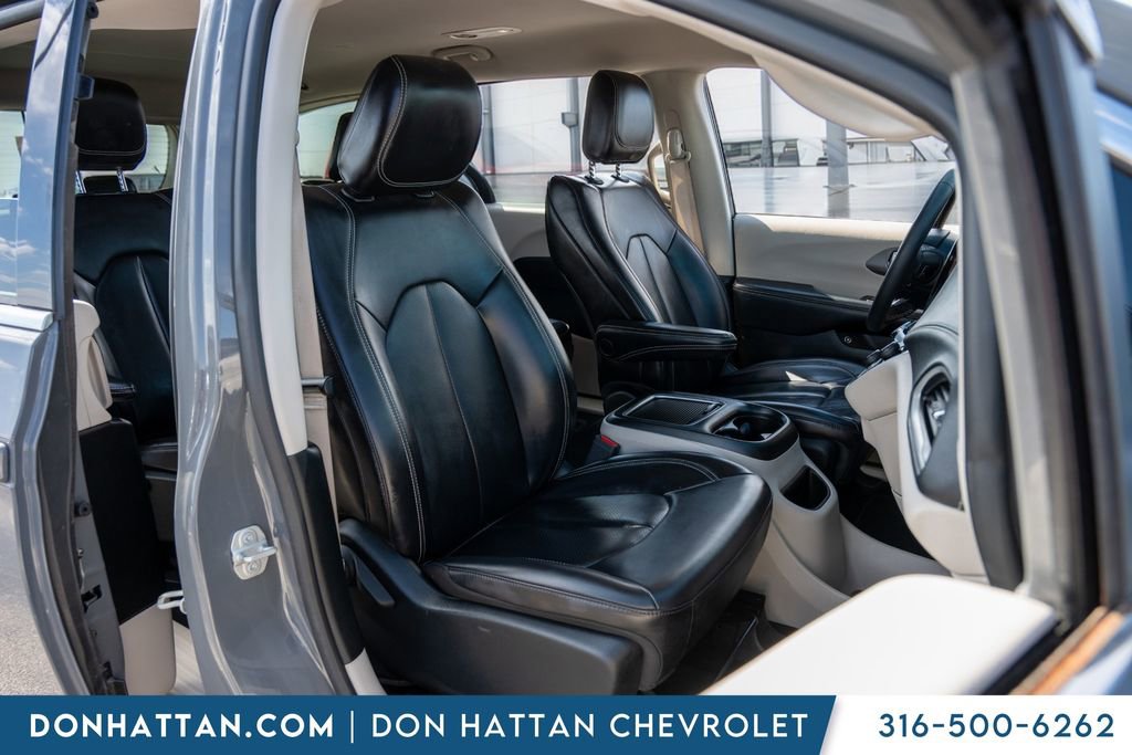 Used 2023 Chrysler Pacifica Touring-L image 28