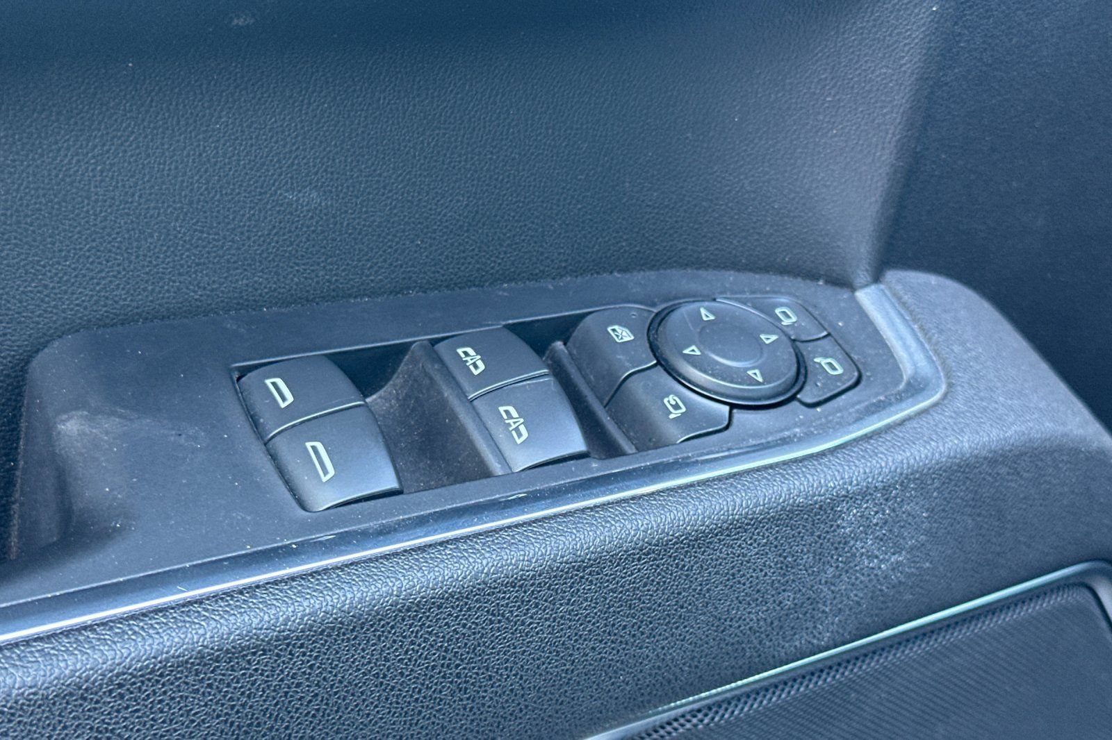 Used 2025 GMC Sierra 1500 SLT RWD image 12
