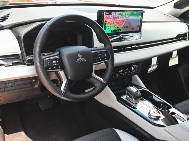 New 2025 Mitsubishi Outlander SE image 15