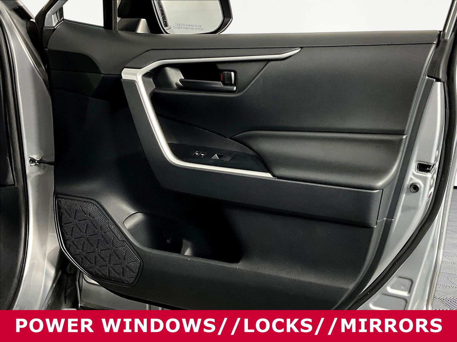 Used 2019 Toyota RAV4 LE w/ Carpet Mat Package FWD image 25