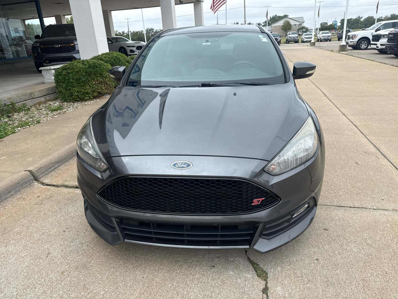 Used 2017 Ford Focus ST FWD image 3