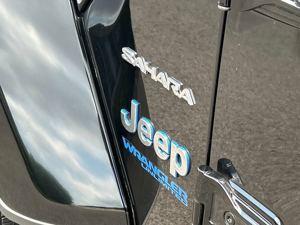Used 2022 Jeep Wrangler Unlimited Sahara w/ Cold Weather Group AWD/4WD image 16