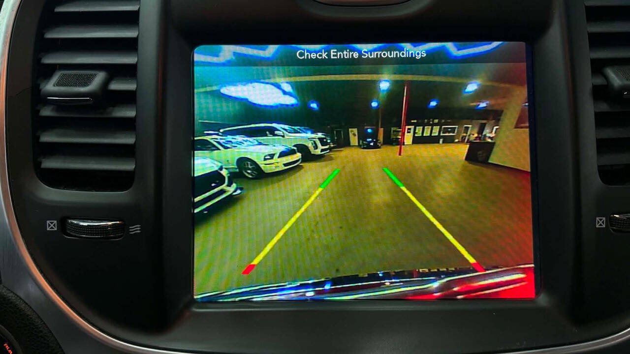 Used 2018 Chrysler 300 Limited RWD image 21