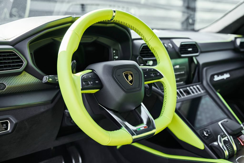 Used 2022 Lamborghini Urus AWD/4WD image 38