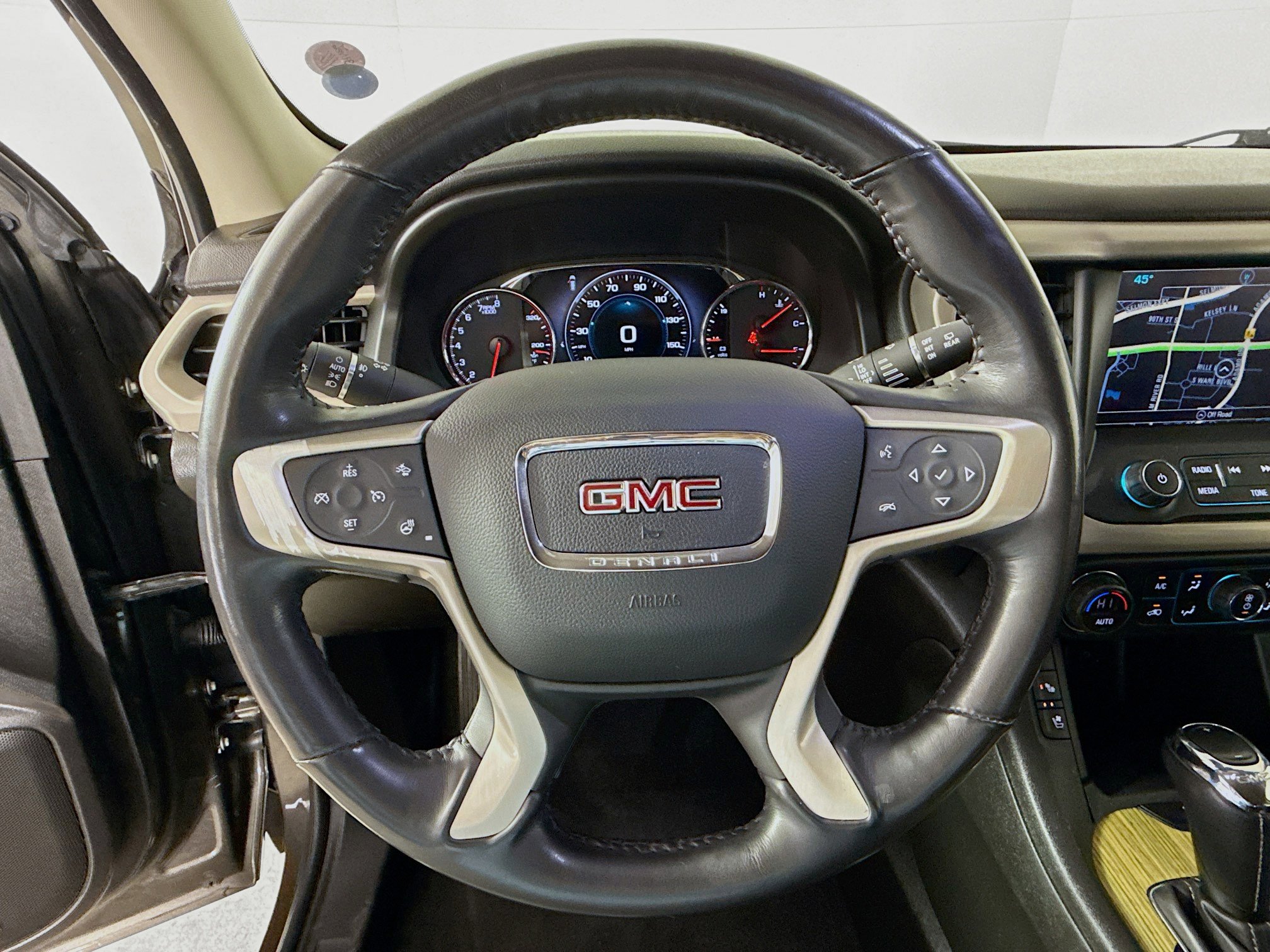 Used 2019 GMC Acadia Denali image 11